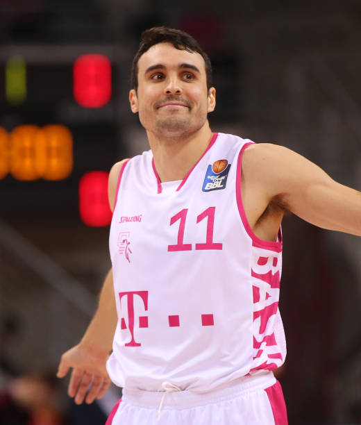 更凭借场均 更凭借场均