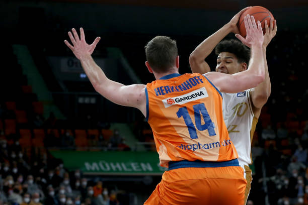 四球大胜 四球大胜