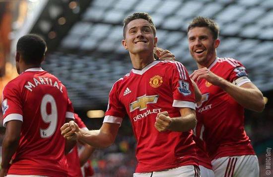 她以精准的 她以精准的